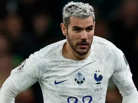 MU quyết chiêu mộ Theo Hernandez và rào cản Champions League