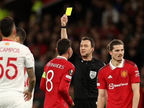 MU sẽ không vui với trọng tài bắt chung kết Europa League