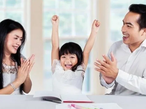 Bí quyết của mẹ khôn ngoan: 4 điều không nên chia sẻ về con trên Facebook