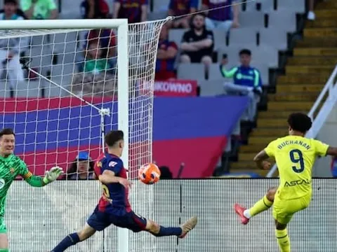 Barcelona 2-3 Villarreal: Ngược dòng bất thành; Đòn kết liễu của Buchanan