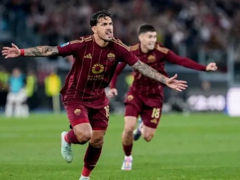 Paredes lập siêu phẩm, Roma đánh bại 10 người của Milan