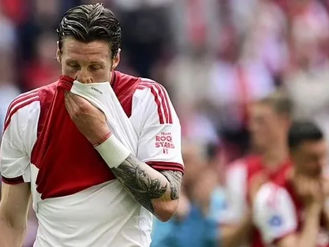 Weghorst mất bình tĩnh, Farioli bật khóc, Ajax cay đắng nhìn PSV vô địch