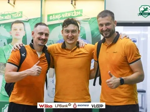 Thăng hạng V-League, Văn Lâm nói lời xúc động