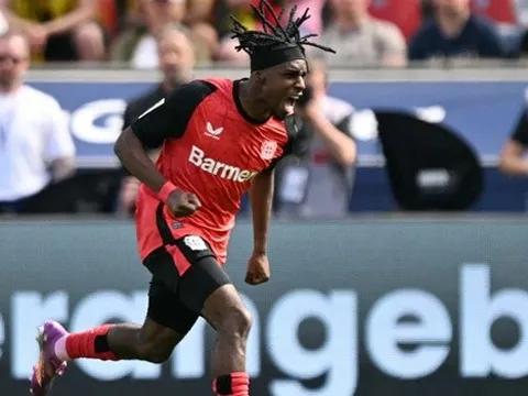 Frimpong sắp cập bến Liverpool, Slot khởi động kỳ chuyển nhượng hè