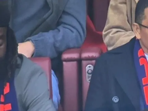Djourou bị lãng quên trên sóng Sky khi xuất hiện cùng Gilberto Silva