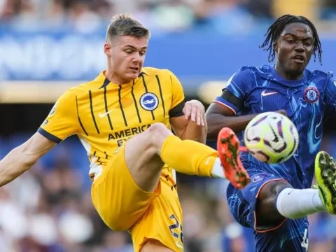 Chelsea gặp may khi tránh được "bom xịt" Evan Ferguson