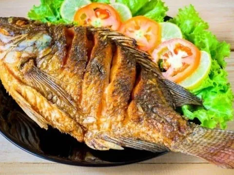 Bí quyết rán cá vàng giòn, không bắn dầu, không sát chảo với nguyên liệu đơn giản