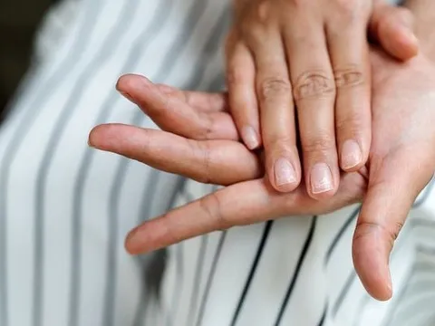 Cảnh báo: Móng tay có hình dạng kỳ lạ có thể là dấu hiệu ung thư nguy hiểm