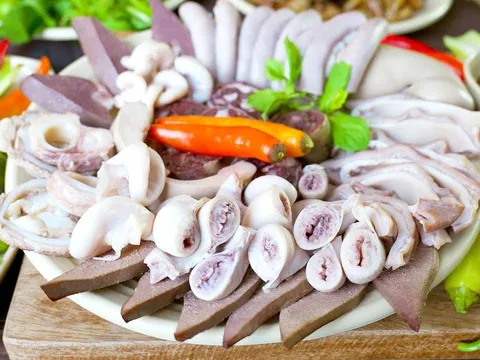 Luộc lòng bỏ nước lạnh là dại: Bỏ loại nước này vào lòng giòn sần sật, trắng tinh ăn là mê tít