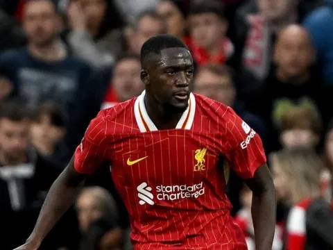 Konate gây thất vọng, Carragher chỉ rõ yếu kém của Liverpool