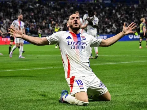 Lyon chính thức xác nhận Rayan Cherki sẽ ra đi, hứa hẹn cuộc đua chuyển nhượng sôi động