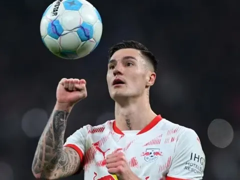 Benjamin Sesko có thể là lời giải cho bài toán hàng công Chelsea