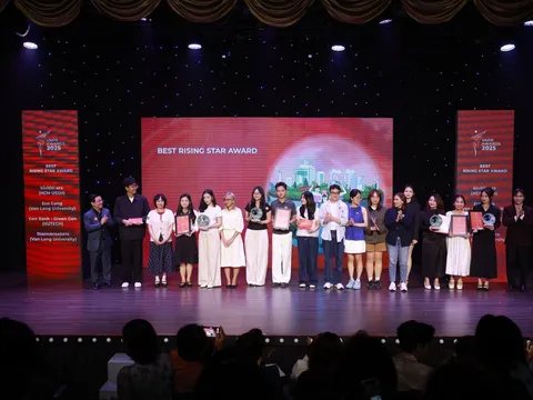 Dự án Mentoring Eco Green Project của sinh viên Quan hệ công chúng HUTECH được vinh danh tại VNPR Awards 2025
