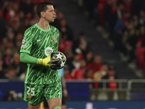 Giữ chân Szczesny có phải quyết định đúng đắn của Barcelona?