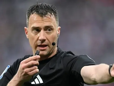 Felix Zwayer: Từ án phạt dàn xếp tỷ số đến chung kết Europa League