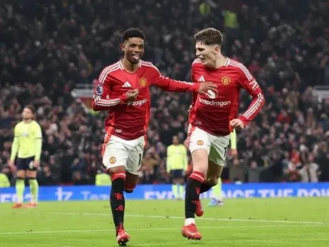 Paul Scholes chỉ ra hai ngôi sao Man Utd cần được đá chính trước Tottenham