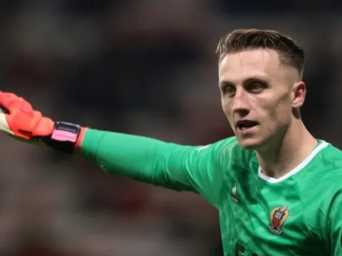 Chelsea tìm giải pháp thủ môn với Marcin Bulka