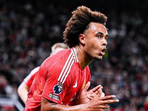 Xác nhận! Joshua Zirkzee có tên trong đội hình đối đầu với Spurs