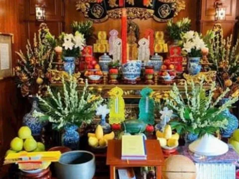 Tưởng vô hại nhưng đặt sai hướng bàn thờ có thể khiến gia đình lận đận không yên