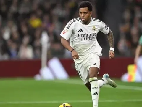 Rodrygo muốn đá cánh trái, Chelsea sẵn sàng chớp thời cơ