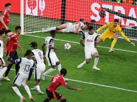 Bức tường thép của Tottenham khiến MU bất lực