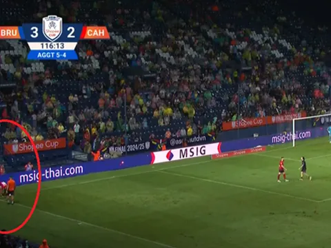 Hành vi phi thể thao của trợ lý Buriram United gây phẫn nộ