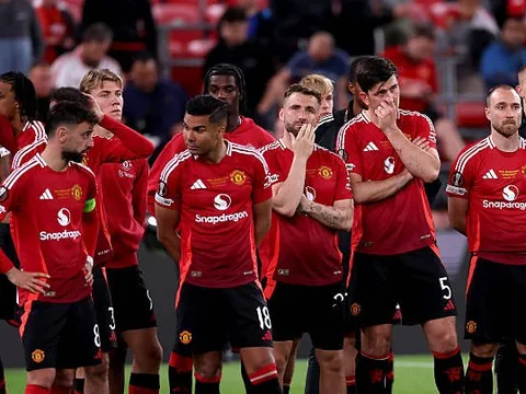 Thất bại ở chung kết Europa League khiến MU khốn đốn ra sao?