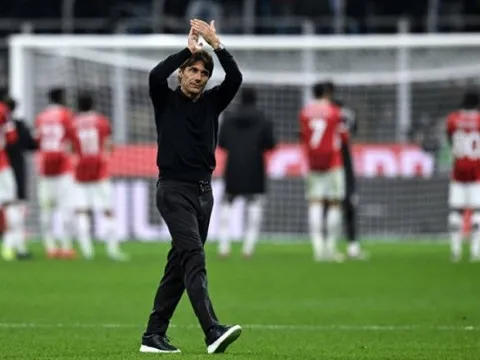 Totti: Conte và Allegri đã có bến đỗ khác, Roma cần thực tế hơn