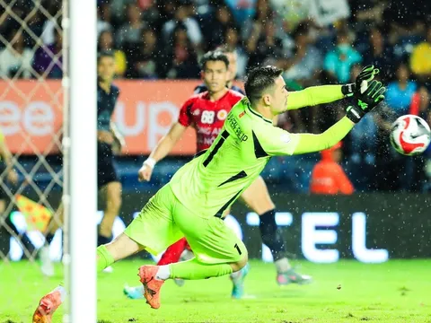 CĐV CAHN ủng hộ Nguyễn Filip bắt chính cho tuyển Việt Nam