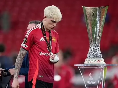 Bất mãn sau chung kết, Garnacho cân nhắc rời Man Utd hè này