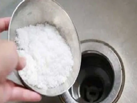 Đổ muối xuống đường ống thoát nước: Tác dụng kỳ diệu, nhà nhà đua nhau học theo