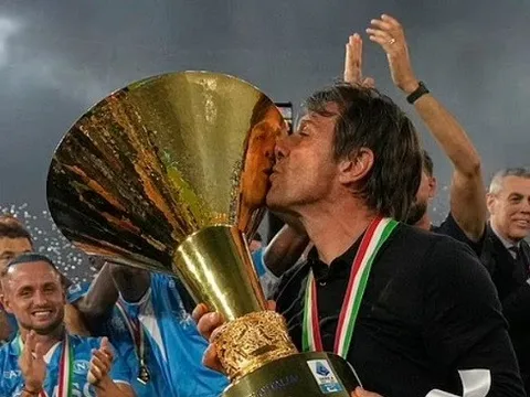 Napoli vô địch Serie A, Conte vẫn chưa hết áp lực