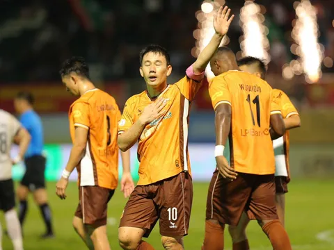 CĐV HAGL ngất ngây với màn thể hiện của Minh Vương