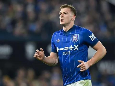Fabrizio Romano xác nhận: Chelsea và Man United tiếp cận Liam Delap