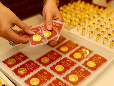 Giá vàng hôm nay 24/5: Tăng vọt gần 3.360 USD/ounce, nhà đầu tư đổ xô tìm nơi trú ẩn