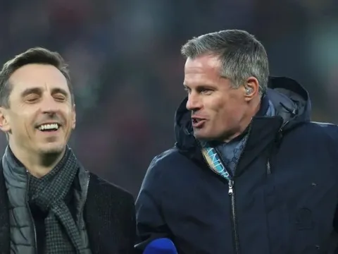 Jamie Carragher ủng hộ Gary Neville sau lệnh cấm tác nghiệp của Nottingham Forest
