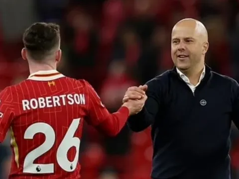 Robertson tiết lộ cách Slot truyền lửa giúp Liverpool vô địch