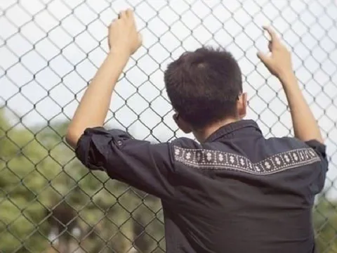 Tổ tiên nhắc nhở: "Người mở miệng nói câu này, suốt đời nghèo hèn, khó ngóc đầu lên"