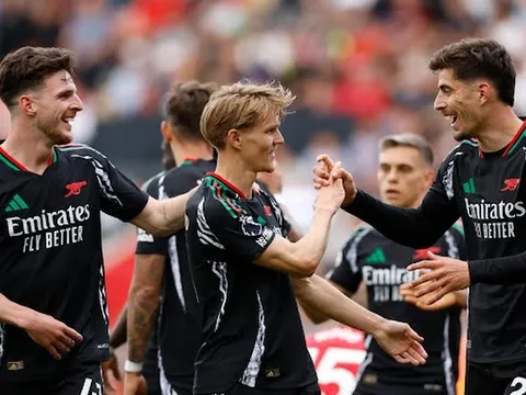 Southampton 1-2 Arsenal: Bàn thắng chia tay Tierney; VAR từ chối Saka