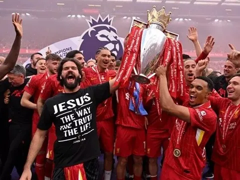 Nhìn lại đêm Anfield huyền thoại: 5 khoảnh khắc cảm xúc trong lễ vô địch của Liverpool