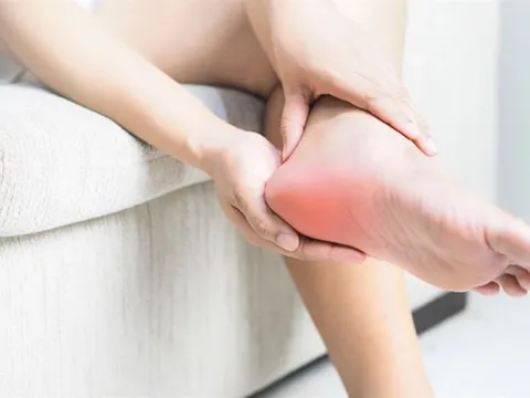 5 dấu hiệu bất thường ở tay chân có thể cảnh báo ung thư: Bác sĩ cảnh báo đừng xem nhẹ