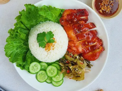 Cách làm món đùi gà nướng xá xíu lạ miệng, thơm ngon tuyệt hảo