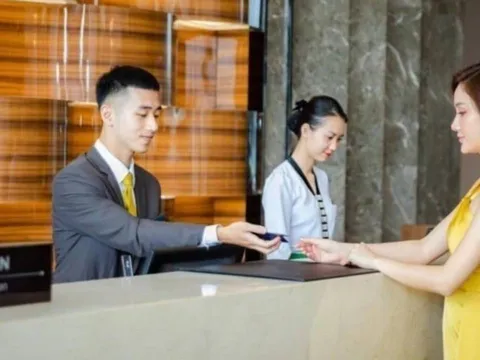 Nhận phòng khách sạn đừng quên thì thầm 3 câu này với lễ tân: Giá rẻ bất ngờ, phòng đẹp, ưu đãi đầy tay!