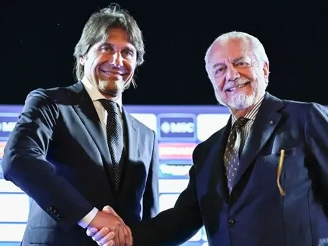 De Laurentiis tri ân Conte, tương lai tại Napoli bỏ ngỏ