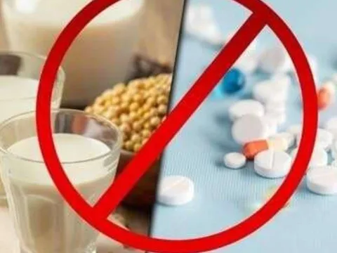 Bác sĩ cảnh báo: Uống thuốc với sữa cực kỳ nguy hiểm – Sai lầm phổ biến nhiều người vẫn mắc phải