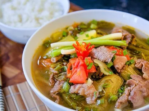 Cách nấu canh sườn bò dưa chua thơm ngon
