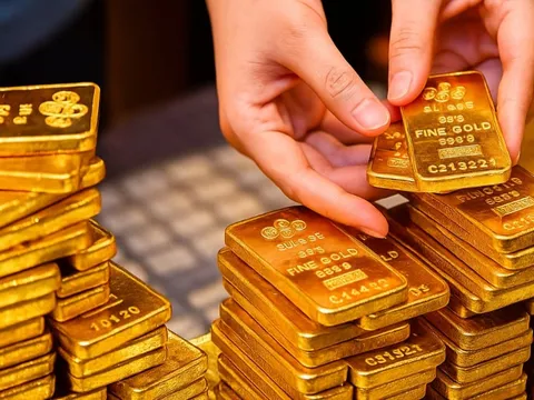 Giá vàng ngày 27/5: "Lao dốc" mạnh, chênh lệch với thế giới vẫn gần 14 triệu đồng/lượng