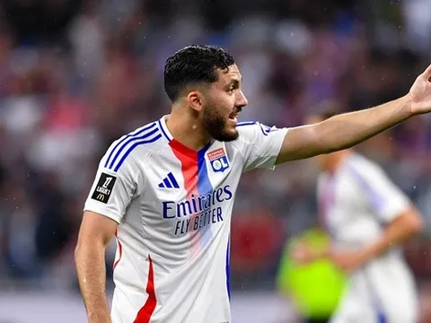 Dortmund nguy cơ vuột mất Cherki vào phút chót