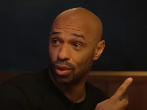 Henry đúng hay sai khi lấy MU làm thước đo cho Arsenal?