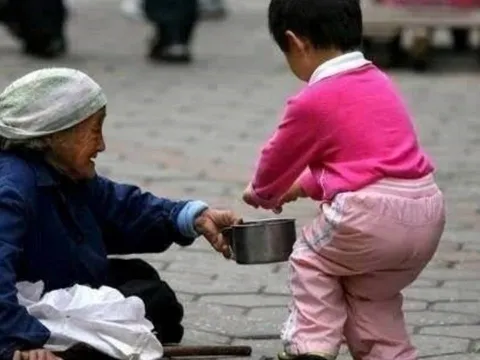 Tổ tiên cảnh báo: Chỉ cần mở miệng nói câu này, cả đời nghèo khó, mệnh suy tài tán